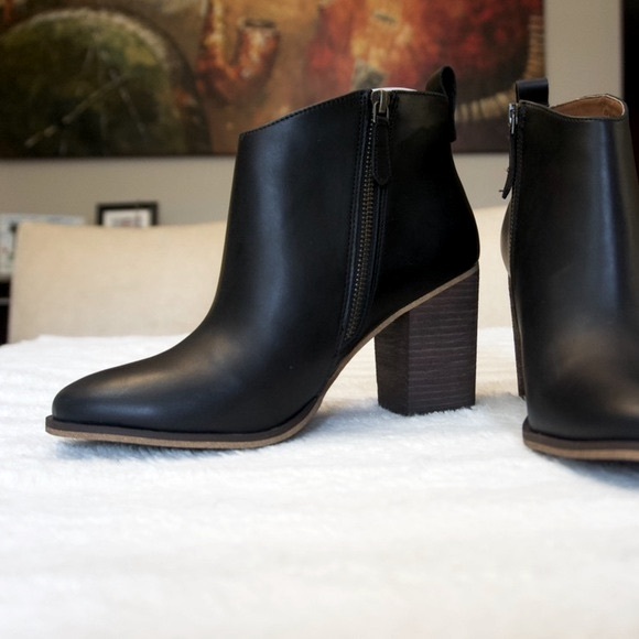 bp Shoes - BP Women’s Lance Leather Block Heel Bootie Size 8